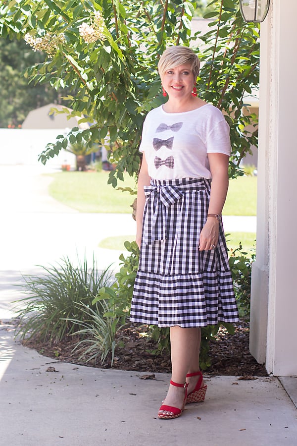 gingham skirt, gingham skirt outfit, summer outfit, womens summer fashion, graphic tee, bright shoes