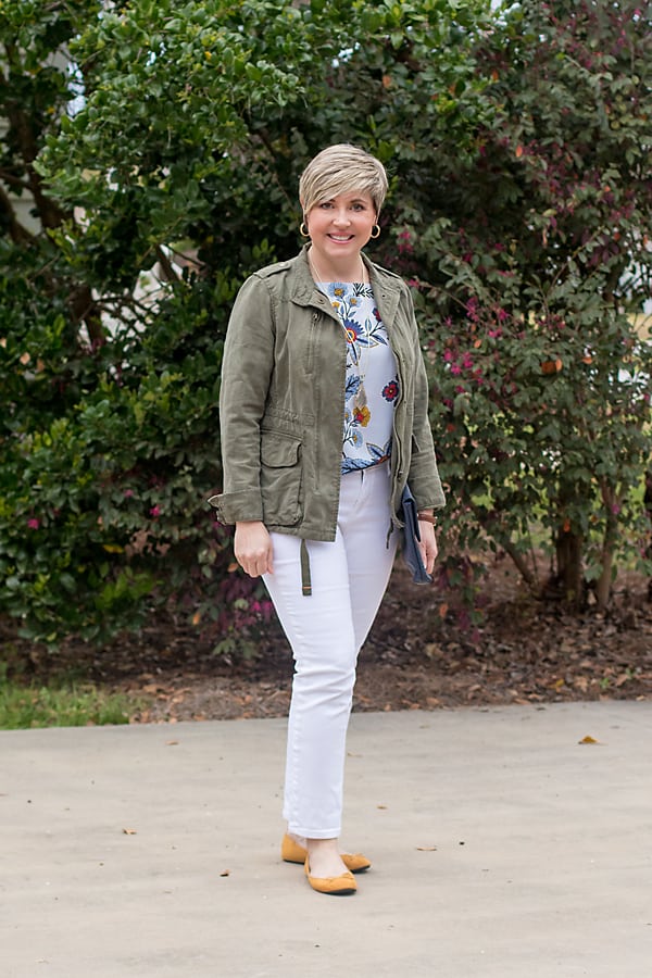 white jeans with utility jacket and colored flats spring outfit