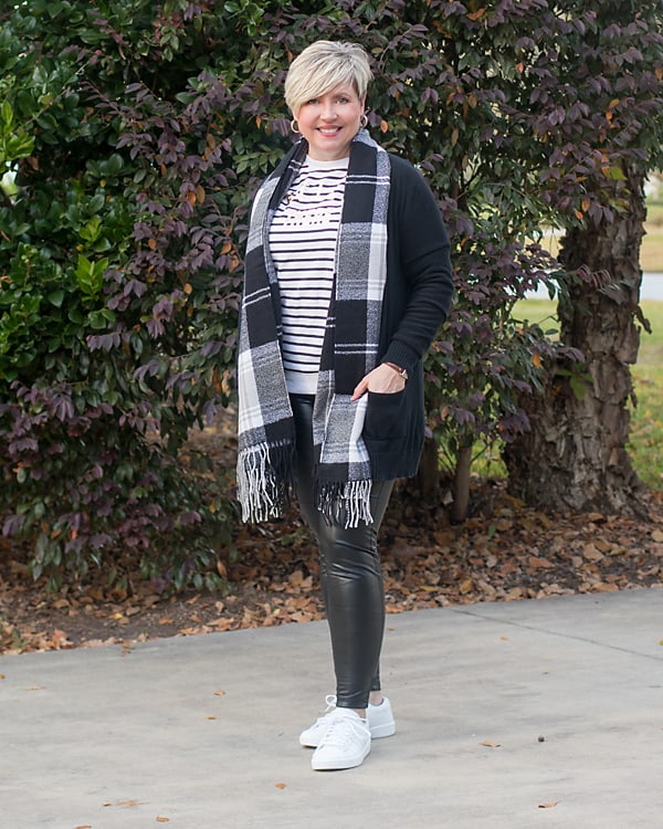 Faux leather leggings outfit-casual fall styles