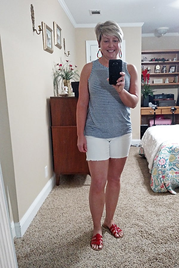 Easy Tshirts and shorts combos - Savvy Southern Chic