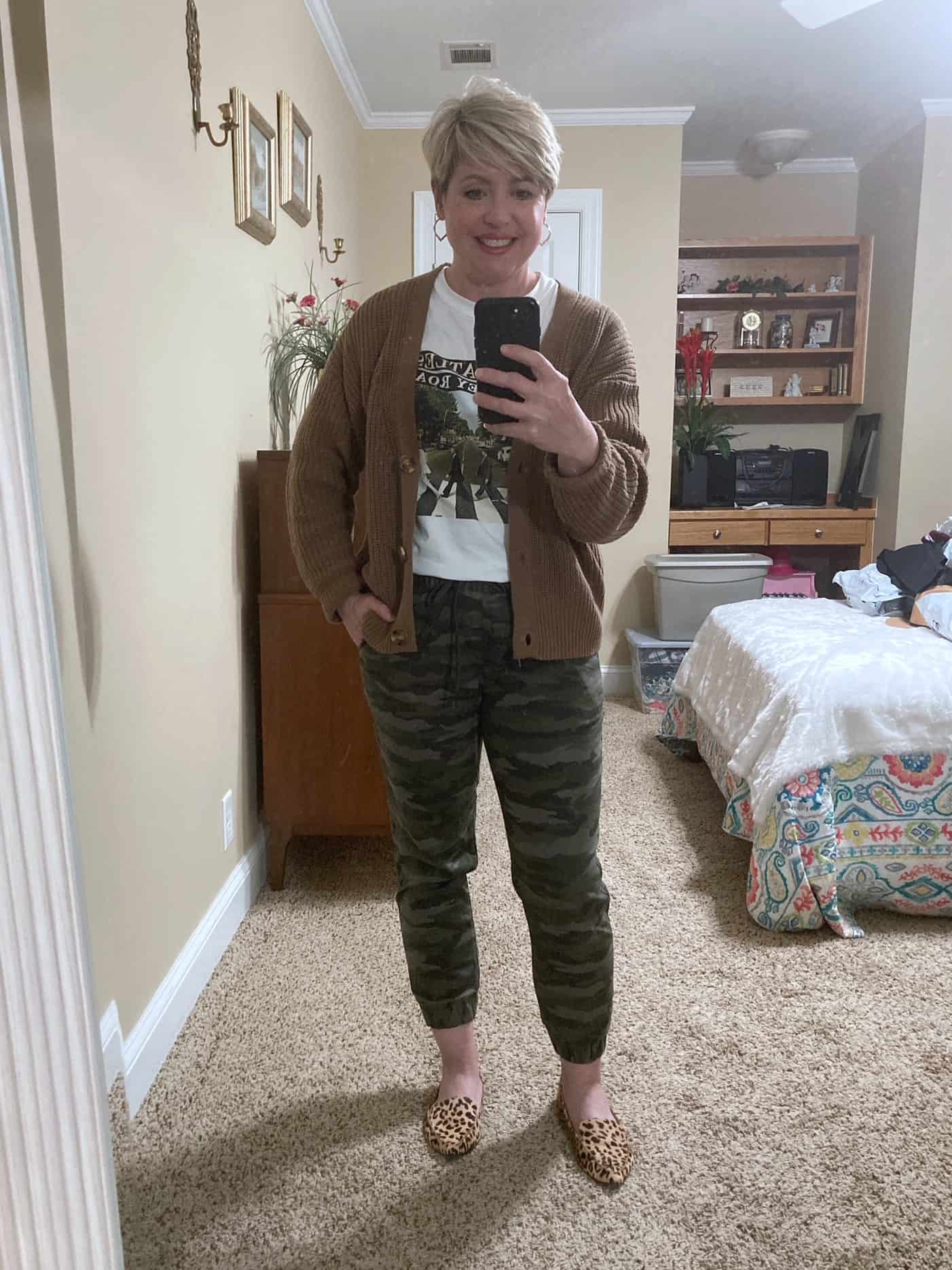 camo joggers outfit