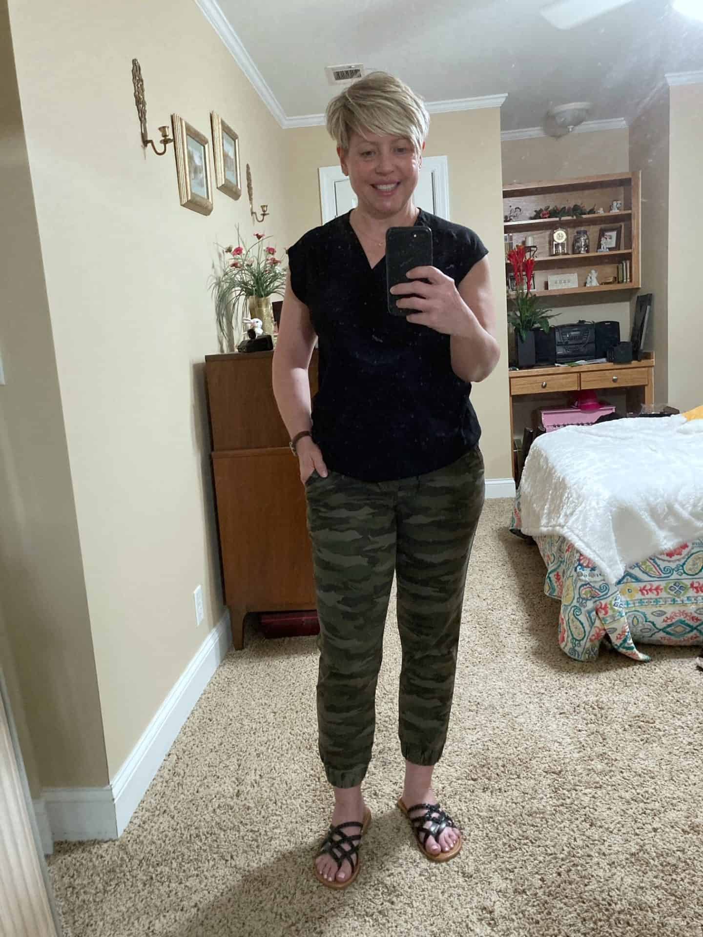 womens summer outfit with camo joggers