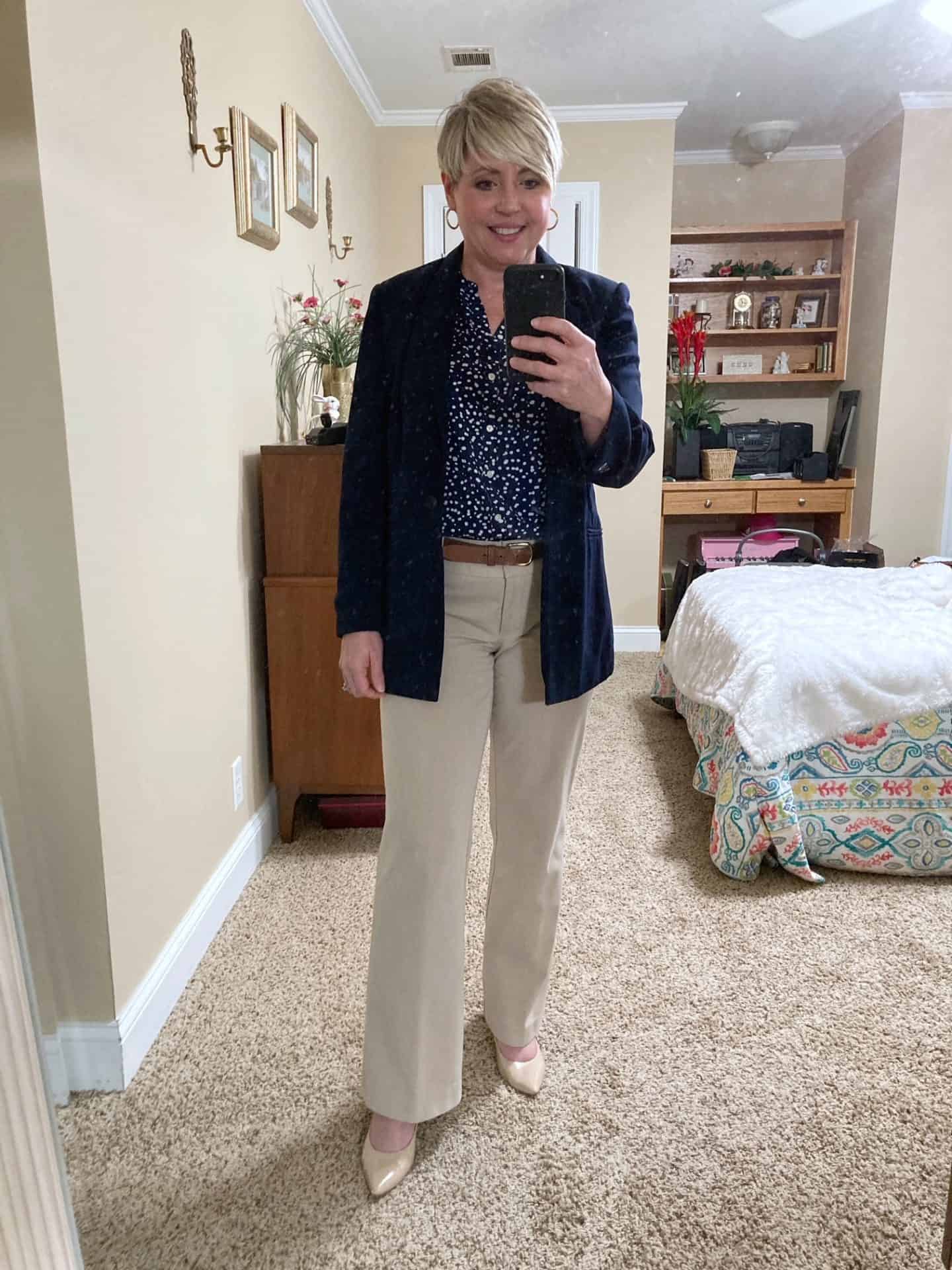 womens business casual work outfit with navy blazer