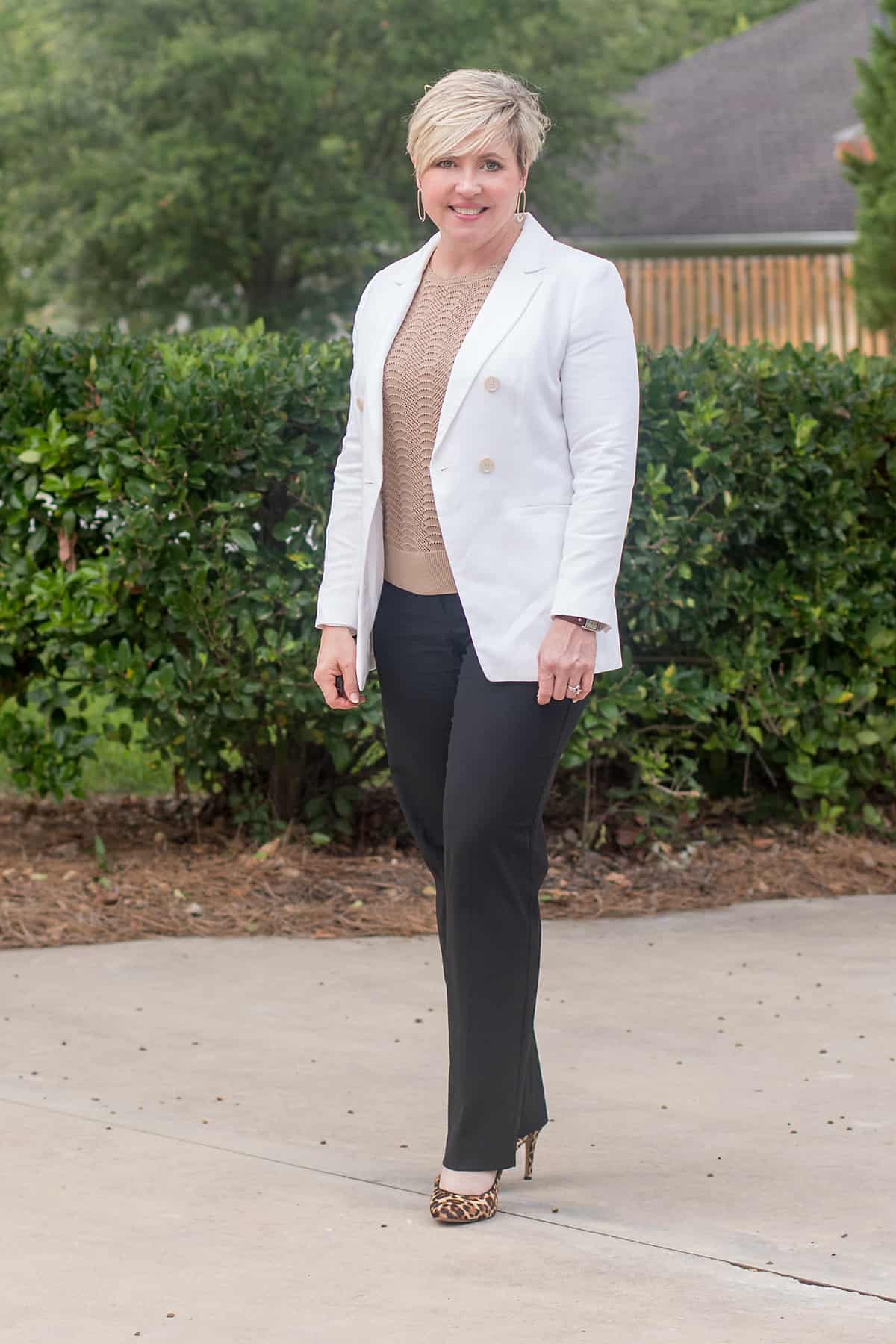 womens business casual outfit with white blazer