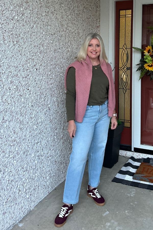 crewneck sweater and jeans with sneakers outfit