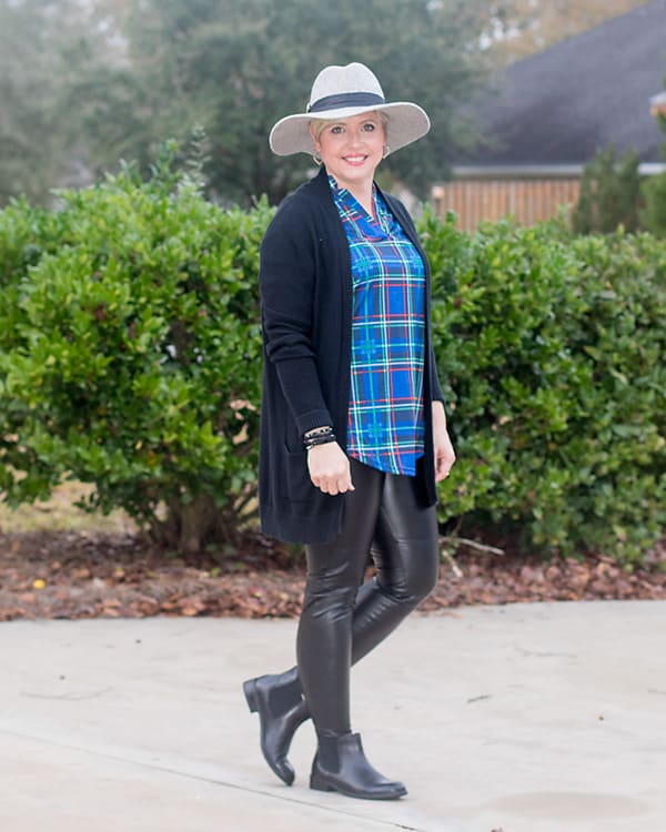 winter outfit with chelsea boots and leggings