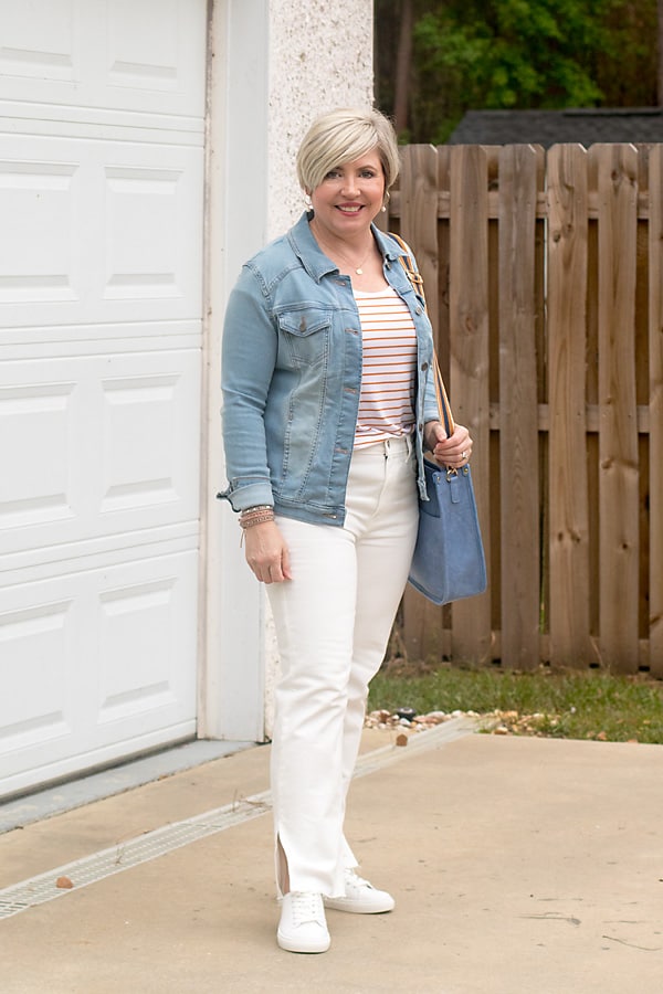 white jeans and white sneakers outfit
