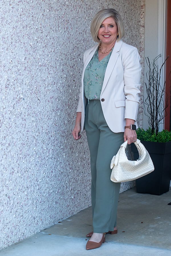 women's spring work outfit