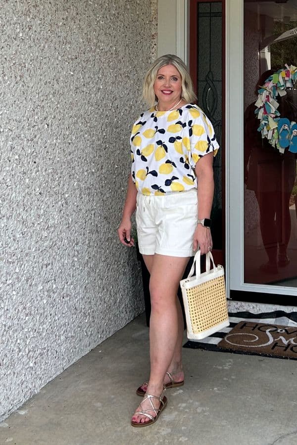 white shorts outfit for summer