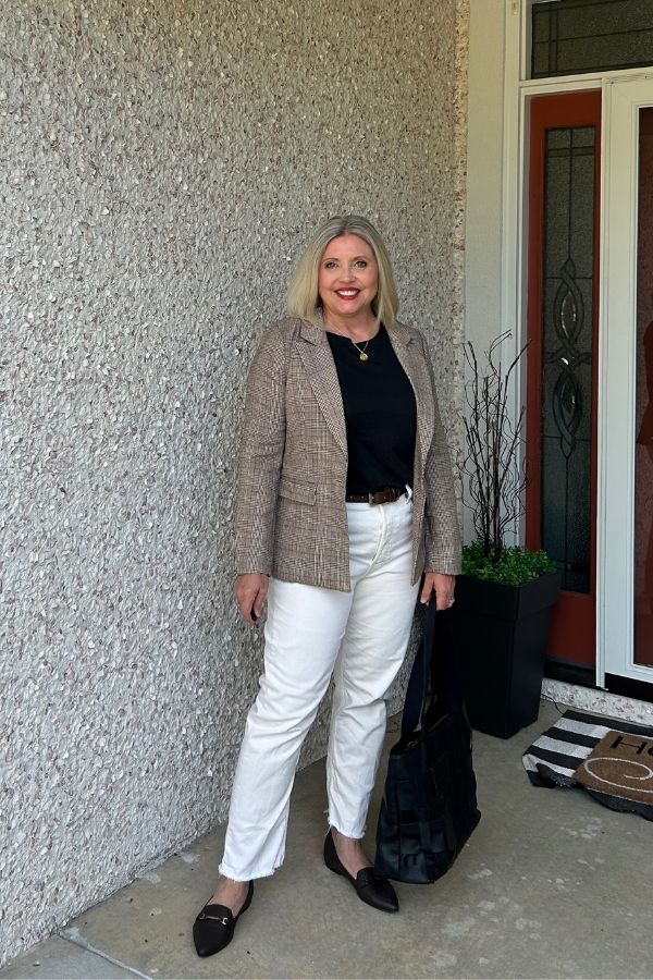 plaid blazer and ecru jeans outfits