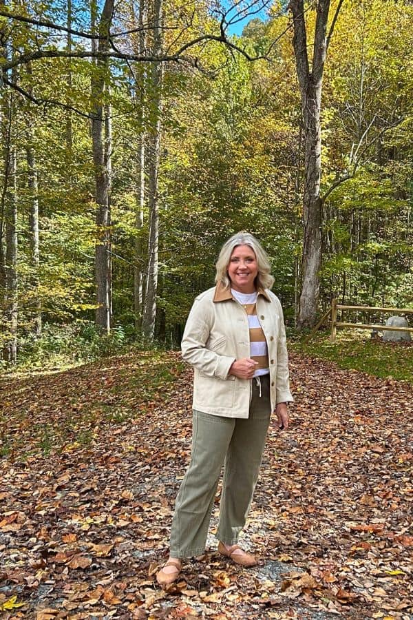 fall barrel leg jeans outfit