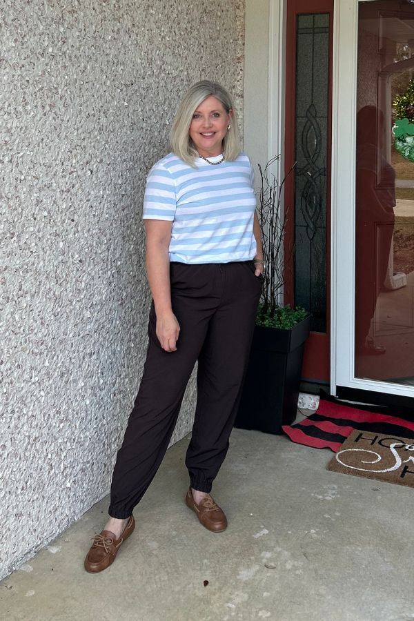 comfortable joggers outfit for spring